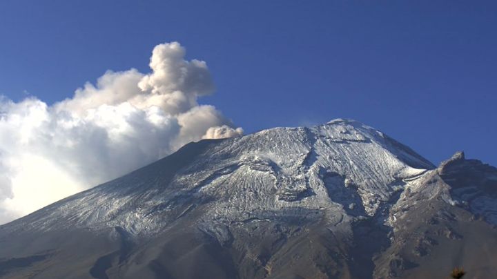 ¿Tienen relación? A poco de sonar la alerta sísmica, el Popocatépetl explota y emite 141 exhalaciones