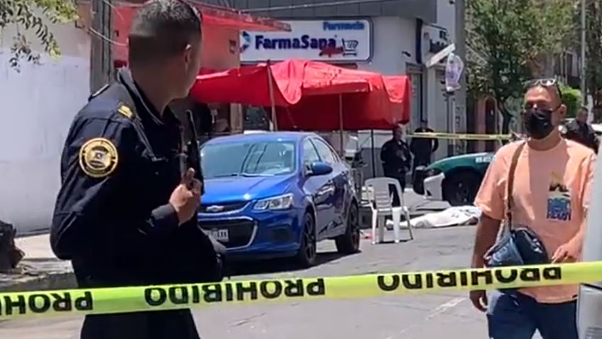 A machetazos y en vía pública: Asesinan a hombre de 55 años en la Venustiano Carranza, en CDMX