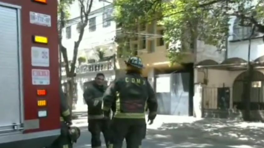 Heroico: Bomberos de la Ciudad de México impiden que un joven salte de su balcón en la colonia Roma
