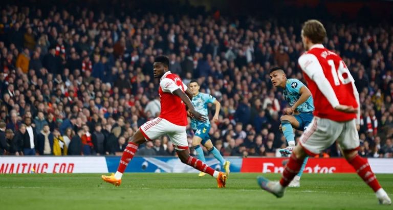 Arsenal rescata el empate ante el Southampton, pero deja puntos que Manchester City puede aprovechar