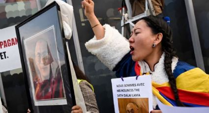 Tibetanos salen en defensa del Dalái Lama tras escandaloso VIDEO en el que besa a un menor
