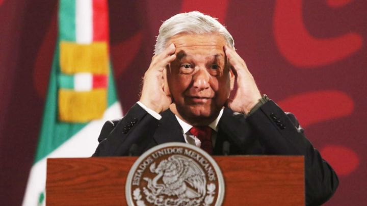 AMLO tuvo síntomas de resfriado y resultó ser Covid-19; FOTO muestra ambulancia afuera de Palacio Nacional