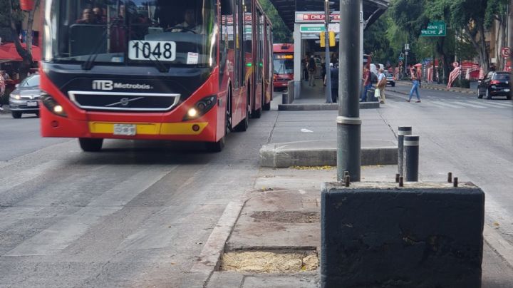 Esta es la multa por invadir el carril del Metrobús en la CDMX; oficiales realizan operativos