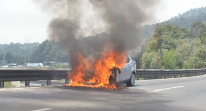 Incendio de camioneta colapsa la circulación en la carretera México-Toluca con dirección a la CDMX