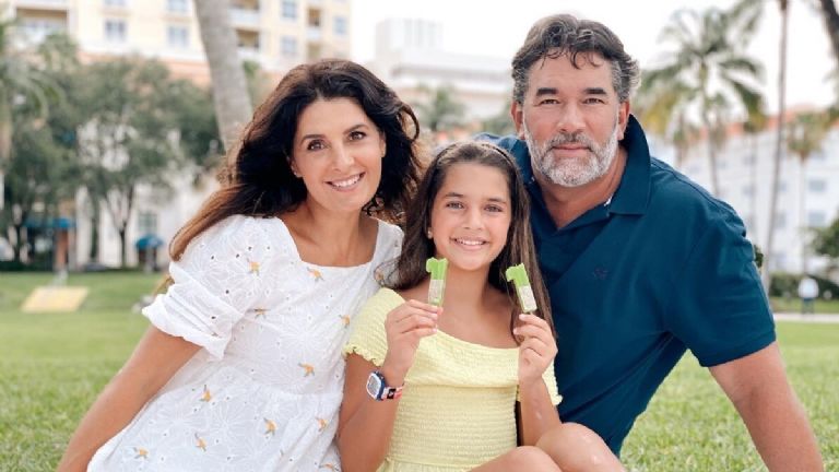 Mayrín y Eduardo con su hija menor