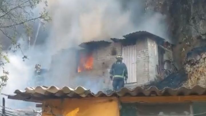 VIDEO: Bomberos de la CDMX combaten fuerte incendio derivado de una explosión en Álvaro Obregón