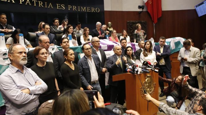 El PRI acusa a Morena de "violencia legislativa" tras aprobación de 15 reformas en tiempo récord