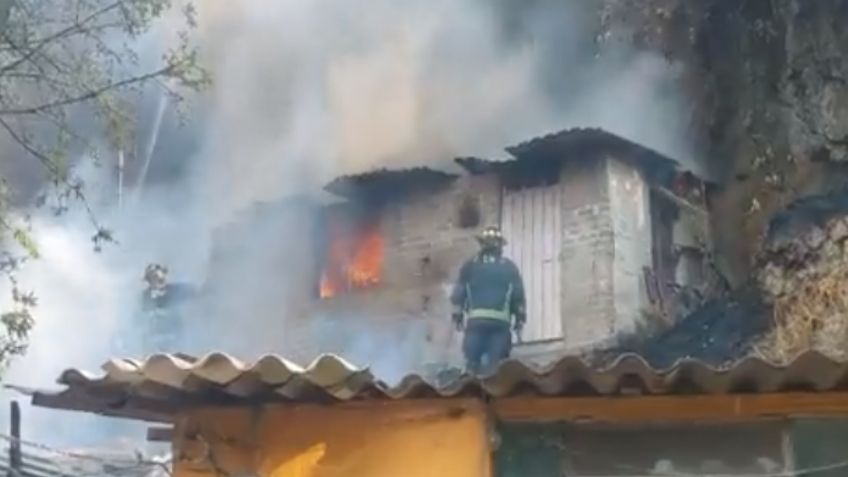 VIDEO: Bomberos de la CDMX combaten fuerte incendio derivado de una explosión en Álvaro Obregón