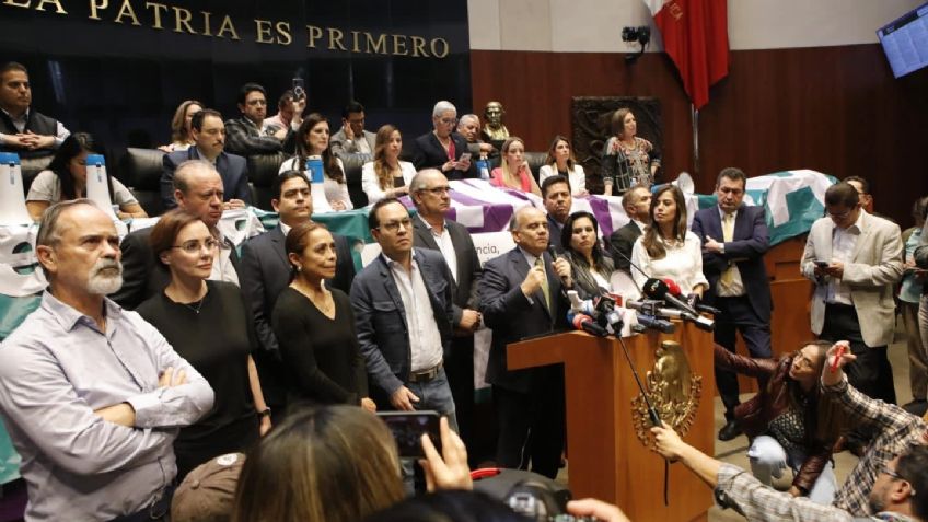 El PRI acusa a Morena de "violencia legislativa" tras aprobación de 15 reformas en tiempo récord