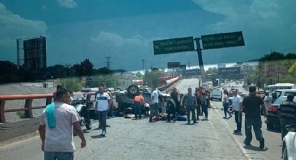 Fuerte accidente en la autopista México-Pachuca deja al menos 12 lesionados y camionetas volcadas