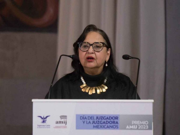 AMLO se burla de la ministra Norma Piña. Foto: Internet