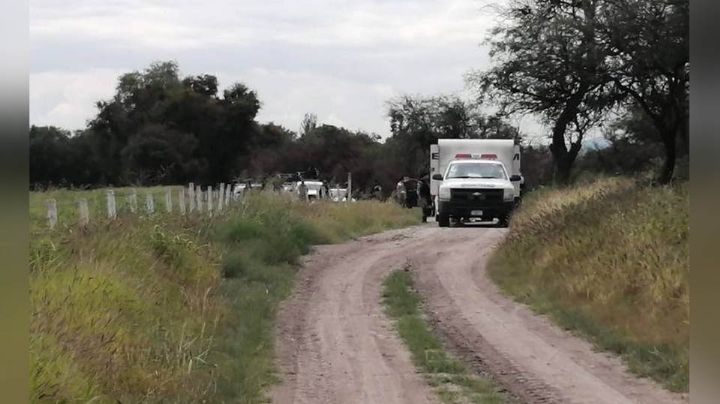 A un costado de un terreno baldío, abandonan el cadáver de un hombre en Guanajuato; estaba putrefacto