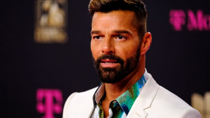 Ricky Martín pierde a varios de sus fans tras portar este objeto en pleno video musical