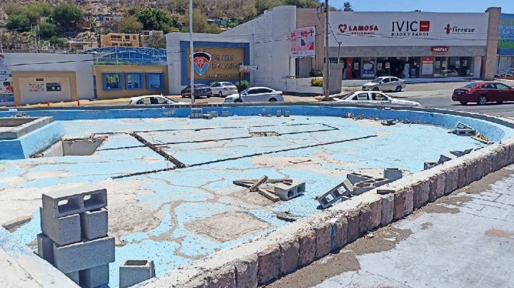 Fuente del obelisco se mantiene en Guaymas; 'doblan' a la alcaldesa para su recuperación