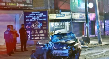 Sangrienta madrugada en Ecatepec: Terrible accidente vehicular deja un muerto y un auto destrozado