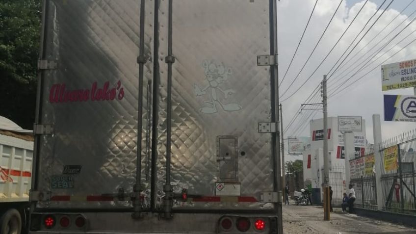 Millonario robo: Sujetos se llevan tráiler con un millón de pesos en mercancía; caen en Azcapotzalco