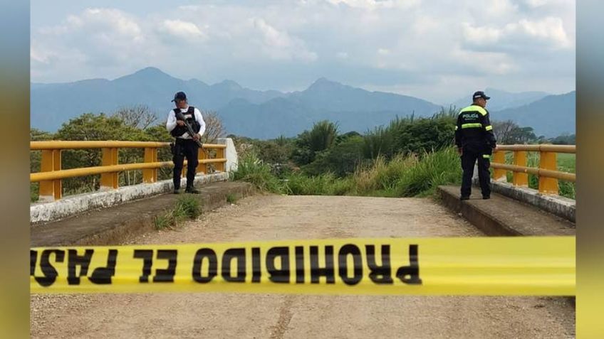 Hombre es encontrado sin vida a la orilla de una brecha en Veracruz; fue torturado y baleado