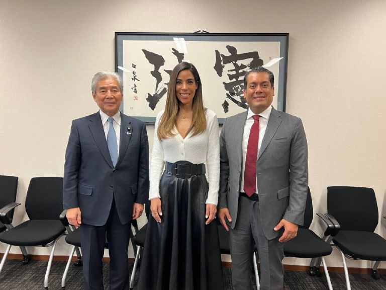Diana Karina y su esposo en su viaje a Japón. Foto: Cortesía