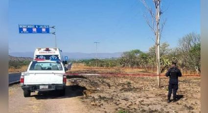 Localizan a masculino a la orilla de la carretera en Zacatecas; vestía de camuflaje y botas tácticas