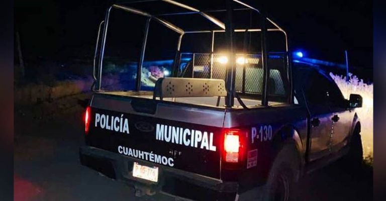 Autoridades llegan al sitio del crimen