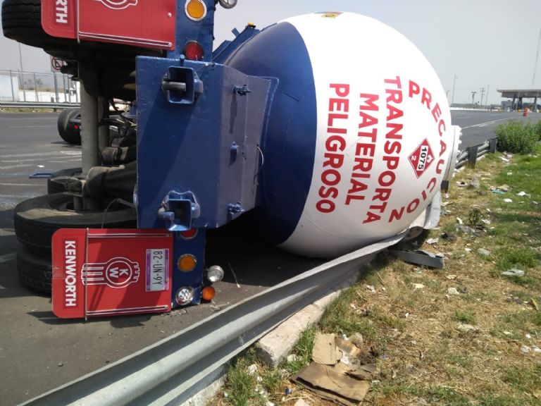 Volcadura Circuito Exterior Mexiquense