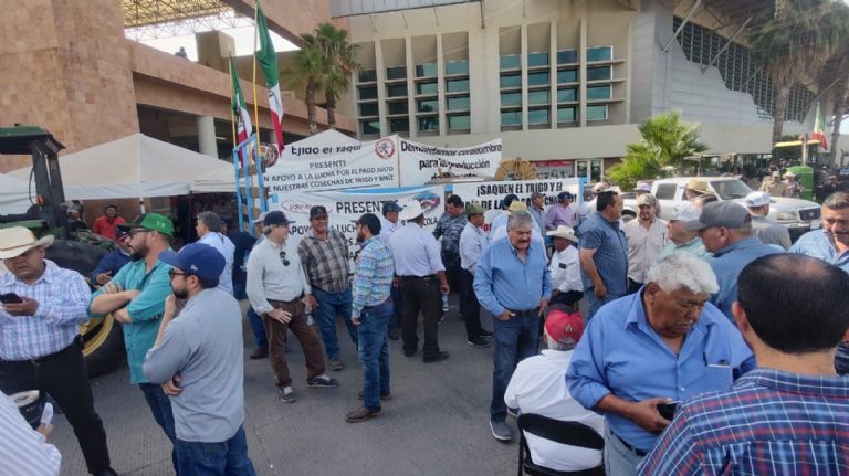 Agricultores se reunieron desde las 07:00 horas para movilizarse a las 09:00, rumbo a la Carretera Internacional. Foto: Cortesía