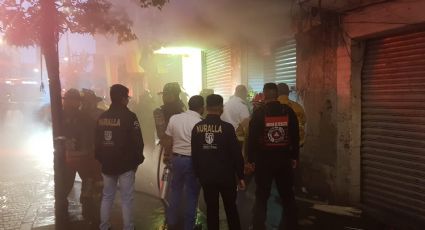 VIDEO: Así fue el incendio que consumió dos locales comerciales en el Centro histórico de la CDMX