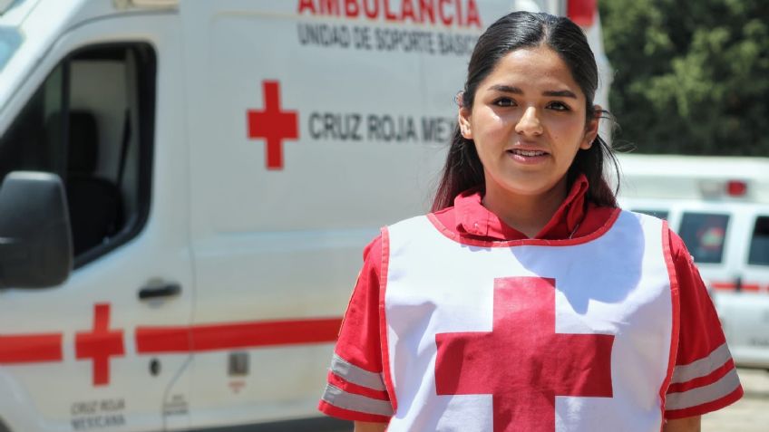 No sabía que estaba embarazada: Mujer de 42 años tuvo a su bebé al interior de ambulancia en Puebla