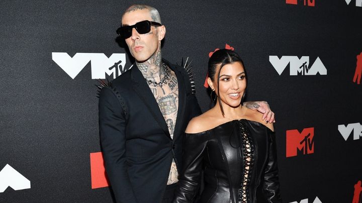 Kourtney Kardashian y Travis Barker comparten dulces fotos de su recién nacido Rocky