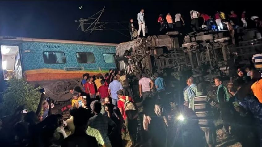 (VIDEO) Tragedia: Trenes en India chocan dejando más de 70 muertos y al rededor de 400 heridos