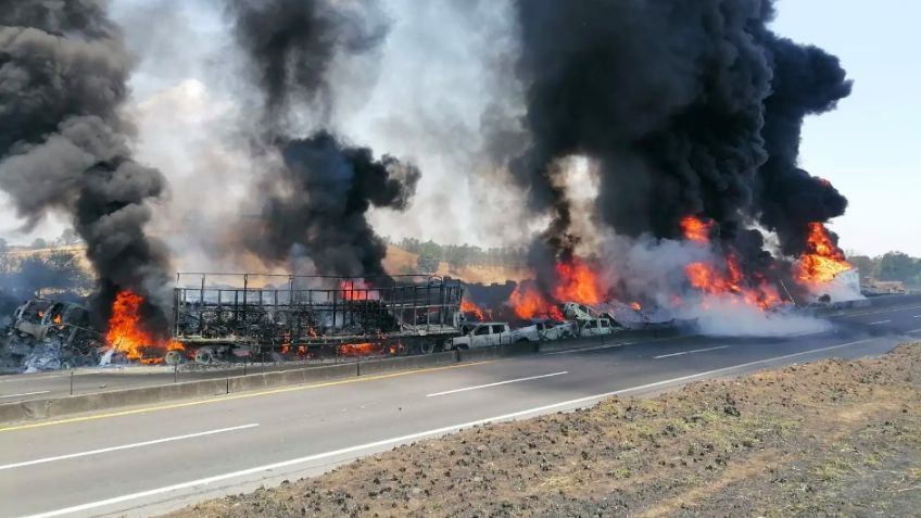 VIDEO: Mega carambola en la carretera Zapotlanejo deja 6 muertos, 21 heridos y 19 autos afectados