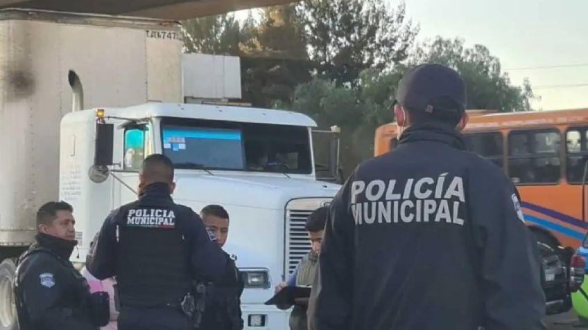 Balacera en la México-Puebla: Oficiales frustran asalto a camión de mensajería; delincuentes huyen