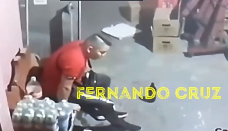 Hombre mata a gato en Edomex. Foto: Twitter