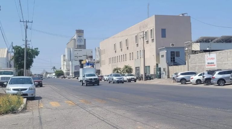 Autoridades se movilizan por supuestos restos humanos abandonados en Ciudad Obregón. Foto: Facebook