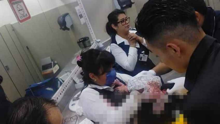 Imágenes fuertes: Abandonan a bebé recién nacida en taza del baño de Galerías Coapa, en la CDMX