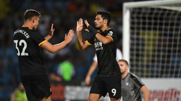 ¿Raúl Jiménez se va o se queda? Wolverhampton anuncia sus primeras bajas para la temporada 2023-2024