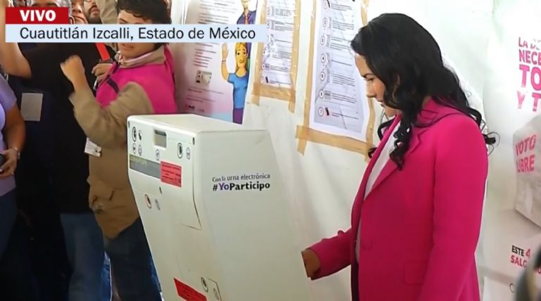 Del Moral emitiendo voto 