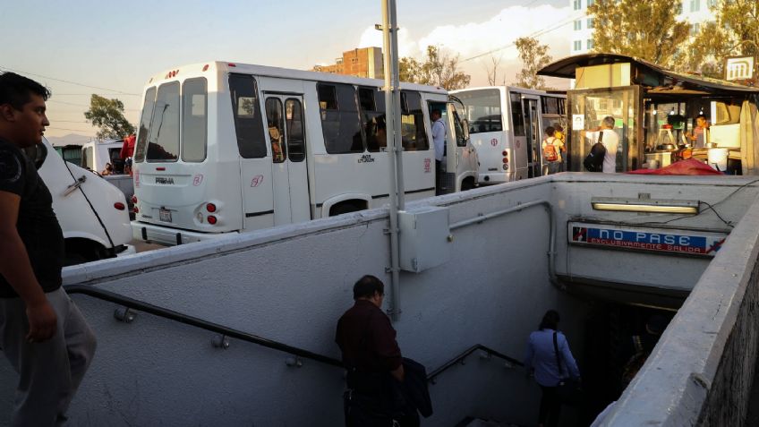 VIDEO: Hombre de 60 años se arroja a las vías del Metro en Cuatro Caminos; el tren lo arrolla