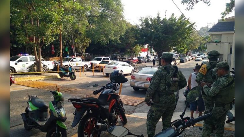 Sujetos armados sacan a un hombre de un bar la fuerza y lo ultiman al exterior en Acapulco, Guerrero