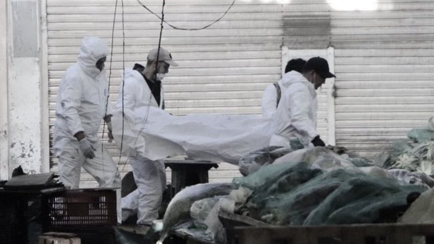 VIDEO: Presuntos criminales causan incendio en la Central de Abastos de Toluca; saldo es de 8 muertos