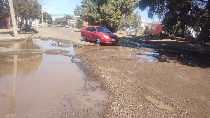 La 'otra cara' de los baches en Cajeme, Sonora: Aumenta el trabajo de mecánicos y llanteros