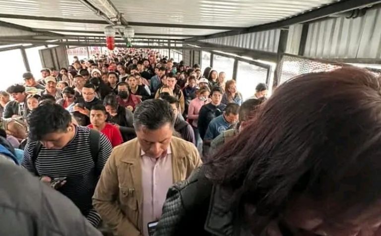 Nace bebé en el Metro