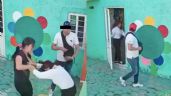 FUERTE VIDEO: A plena luz del día, maestra sufre amenaza con arma de fuego: "Pídele perdón a mi hijo"
