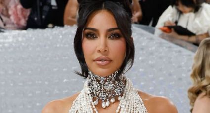 Kim Kardashian lleva a su equipo de belleza e iluminación para sacar su licencia de conducir