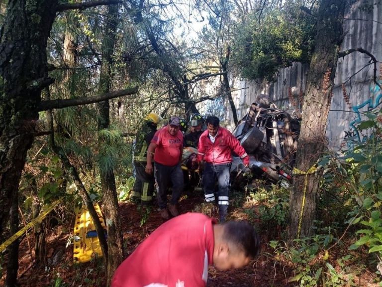 Autoridades se movilizaron por un accidente en la autopista México-Toluca. Foto: Twitter