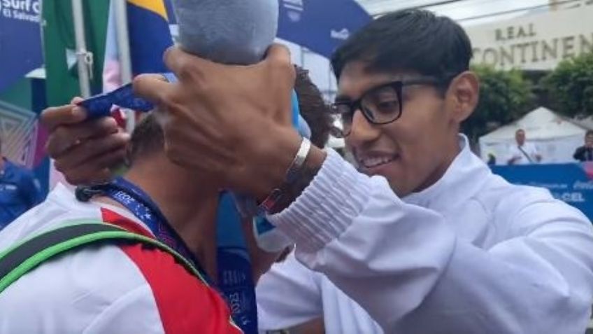 VIDEO: José Luis Doctor protagoniza emotivo momento en JCC al regalar su medalla a su entrenador