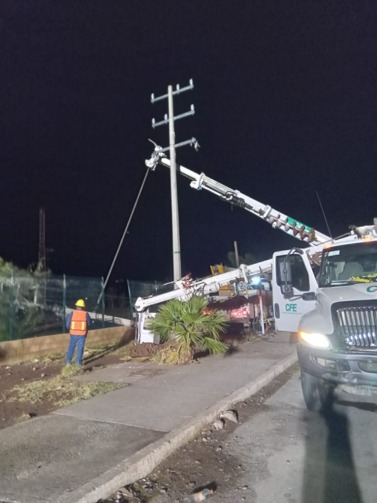 Más de 55 mil usuarios se vieron afectados por la tormenta de arena del jueves. Foto: CFE