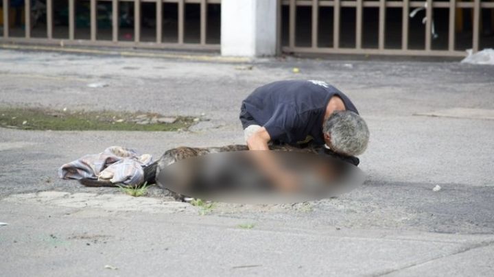 (VIDEO) "Dio la vida por mi": Dueño de 'Zeus' llora al recordar a su mascota; él vive en la calle