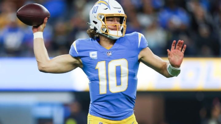 Justin Herbert, el jugador mejor pagado de la historia de la NFL; Rodgers se reduce el salario en Jets