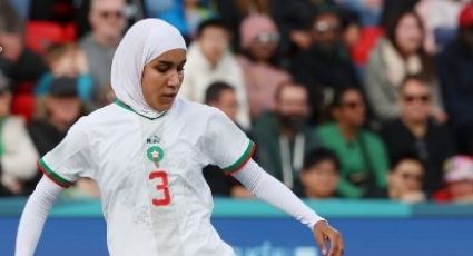 Nouhaila Benzina se convierte en la primera futbolista en jugar una Copa del Mundo Femenil con hiyab